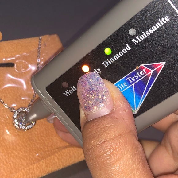 Mesmerizing dancing diamond necklace! Make heads turn w/ this deisgner necklace - Picture 3 of 8